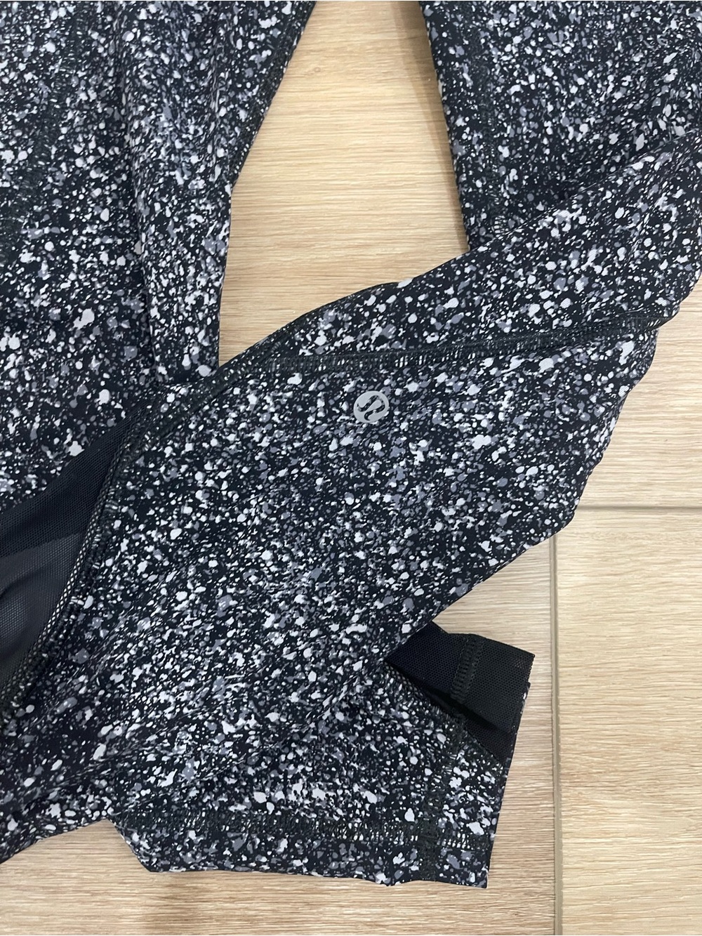 Lululemon Women’s Black Speckled Active Leggings - Picture 4 of 4